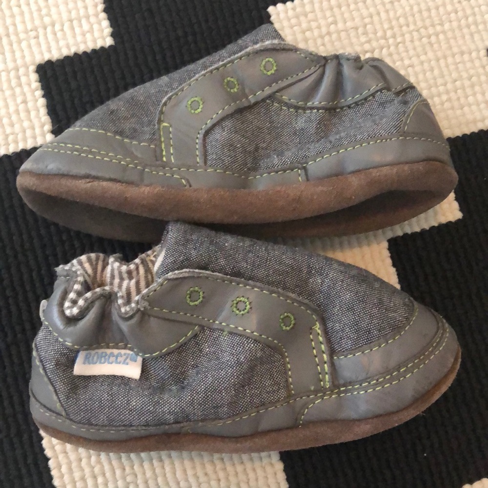 Robeez • grey • 12-18 months